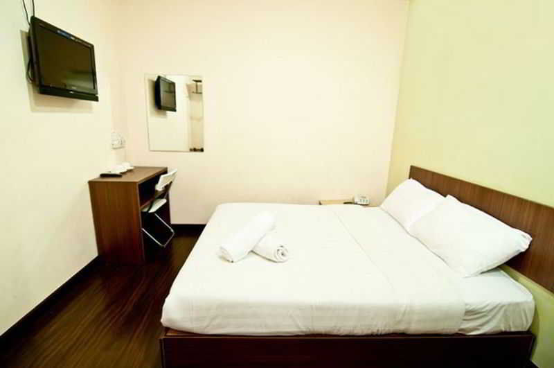 101 Lake View Hotel Пухонг Екстериор снимка